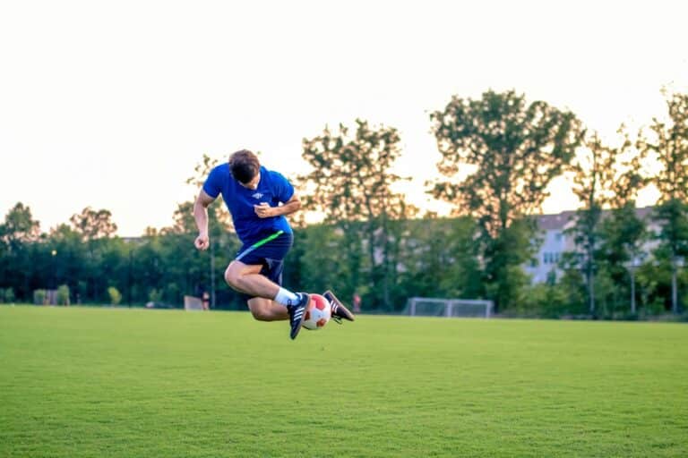 Hoe word je voetbalmakelaar in Nederland? Vereisten, verdiensten en alles wat je moet weten