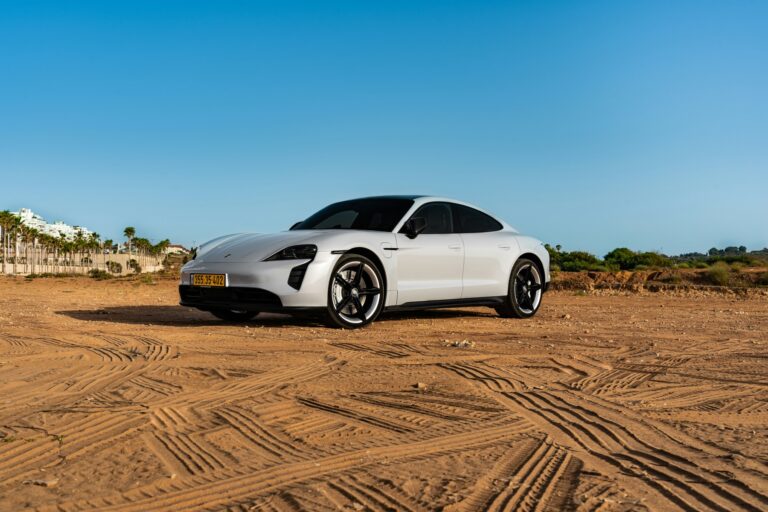 De Porsche Taycan: een revolutie in elektrisch rijden