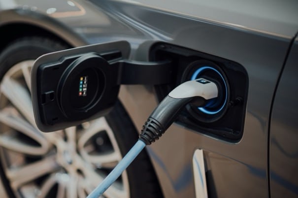 Elektrisch rijden: De voordelen van laadpalen op werk en thuis Voordelen laadpaal thuis of werk