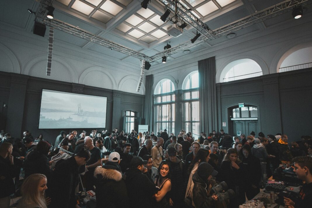 Een onvergetelijk bedrijfsevenement organiseren: Meer dan alleen een locatie Bedrijfsevenement