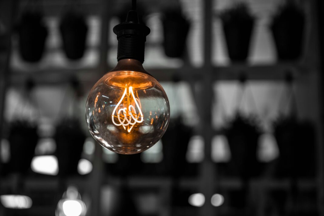 Industriële staande lamp: kies met dimmer of vaste lichtstand? Industriële staande lamp