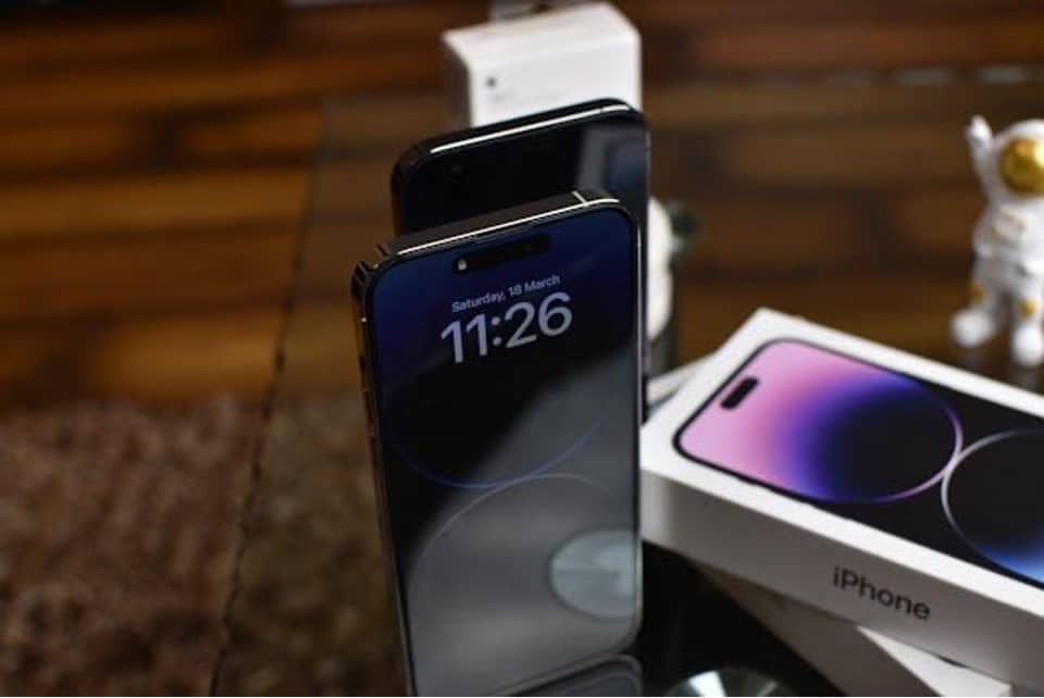iPhone 15 of Samsung S25: Welke is de slimste keuze voor studenten? iPhone 15 of Samsung S25